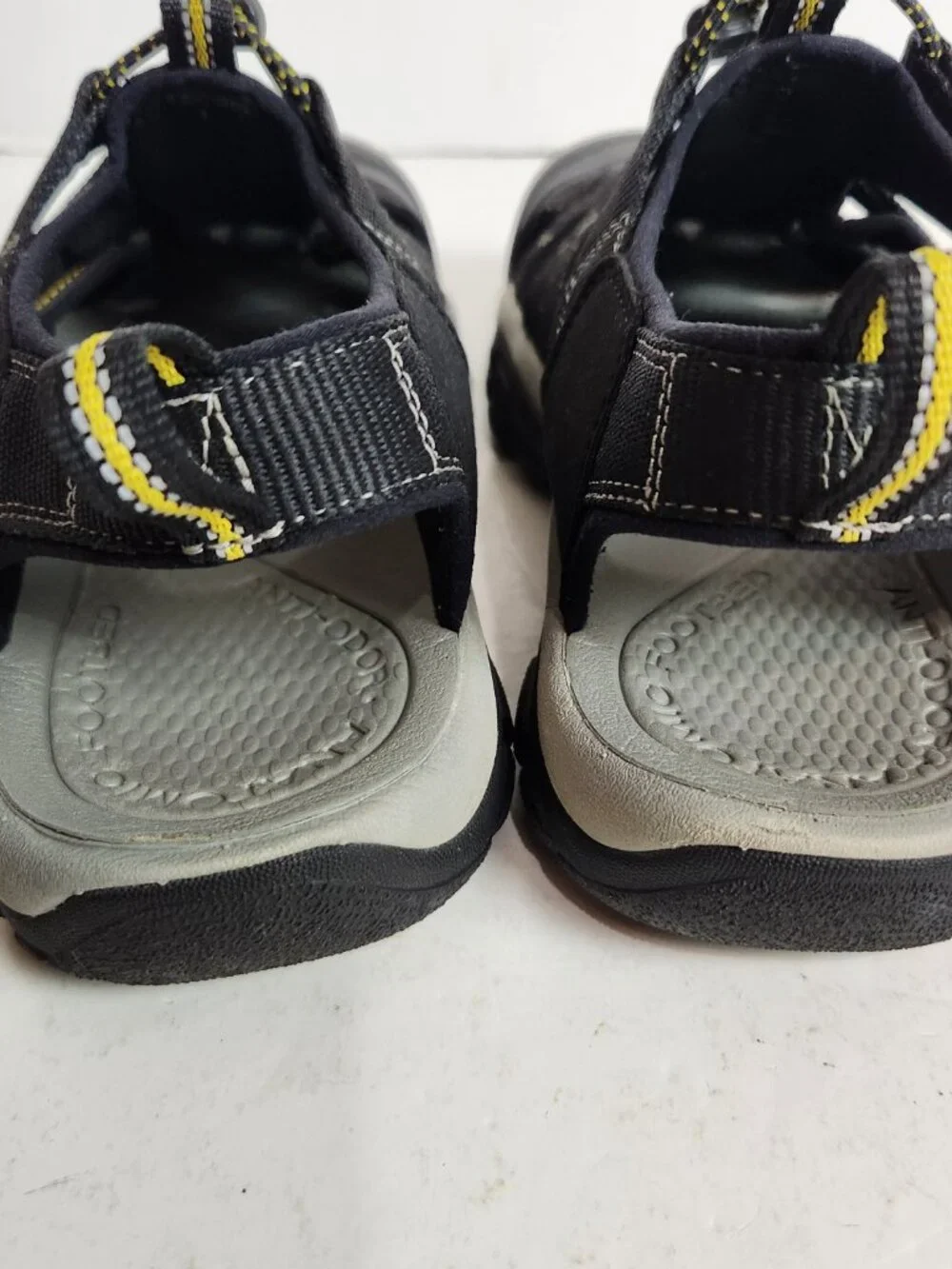 KEEN Newport H2 Sandals Black Style 1001907 Men Size 10.5 Preowned excellent